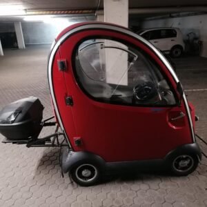 the shoprider flagship enclosed mobility scooter, model 889 xlsn